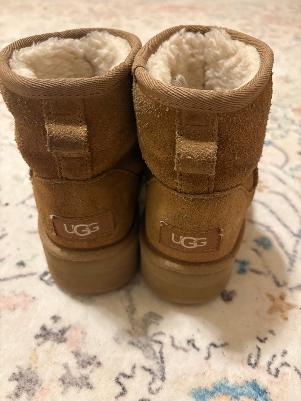 UGG Short Shearling-Lined Boot in Chestnut Brown. Size 1 girls.